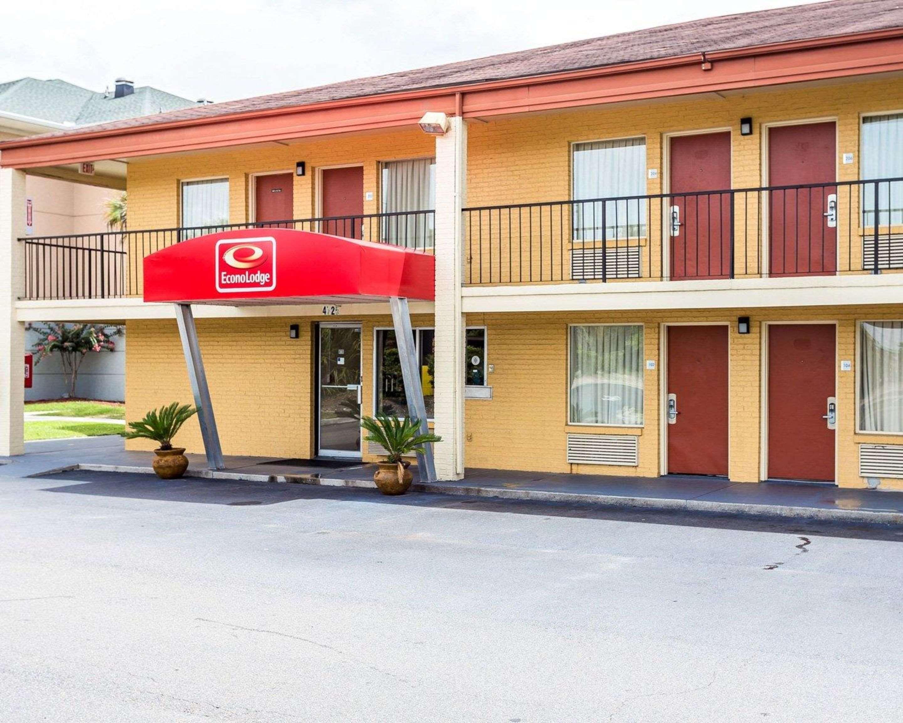 Econo Lodge Coliseum Charleston Exterior photo