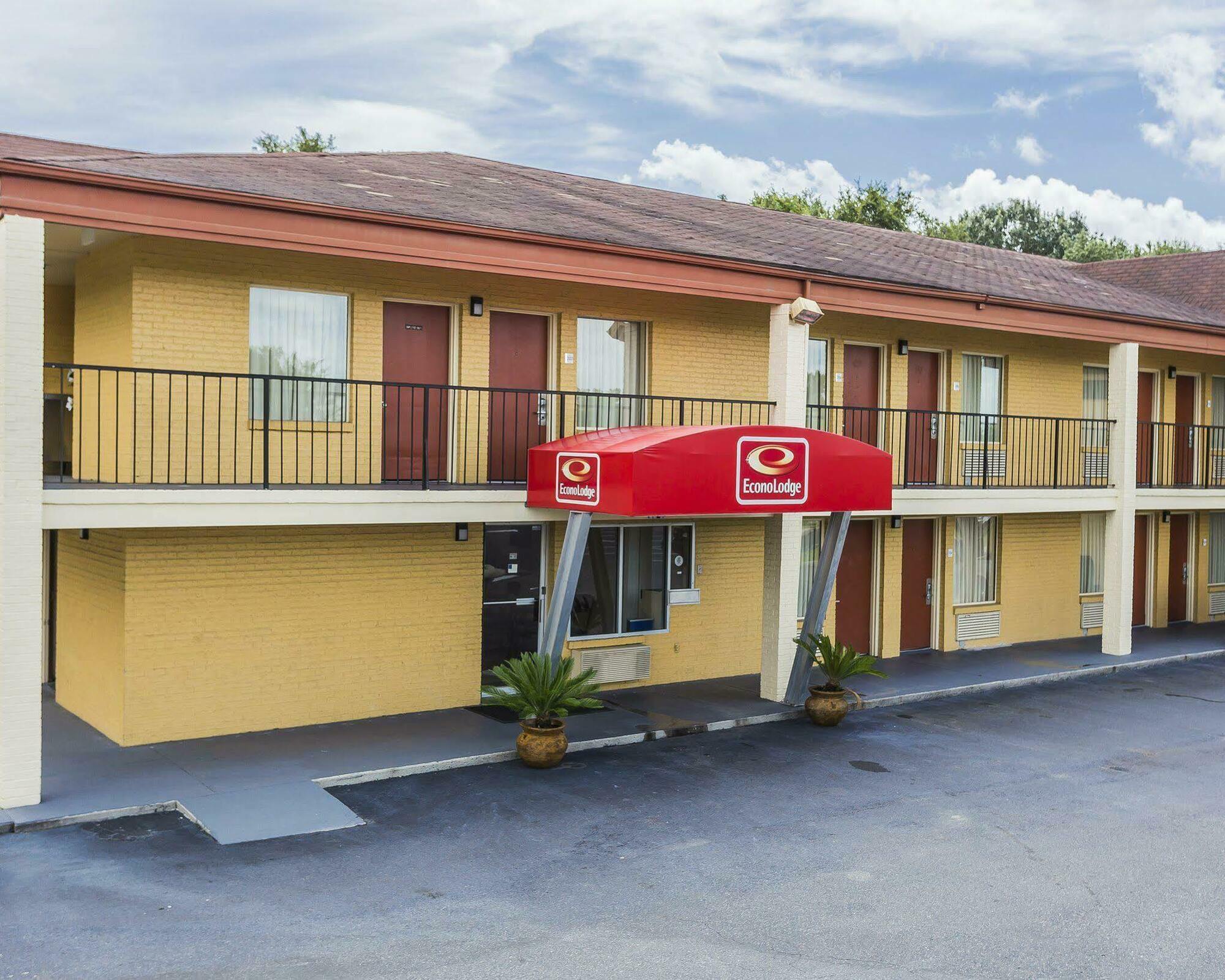 Econo Lodge Coliseum Charleston Exterior photo